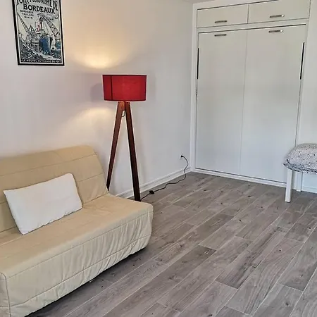 Flat79 アパート